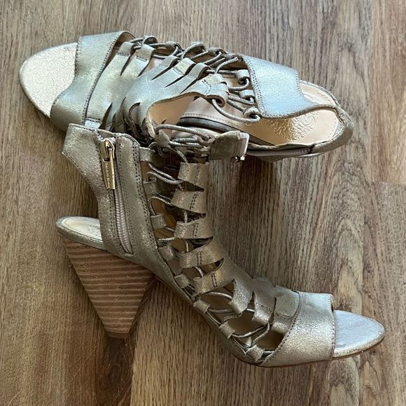 Vince‎ Camuto Women's Heeled Sandals Side Zipper Silver Size 8.5 - Picture 1 of 7